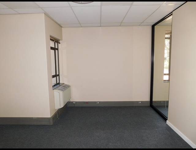 135M² OFFICE TO LET IN HYDE PARK